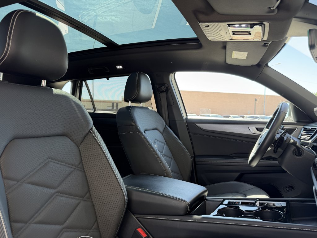 Used 2024 Volkswagen Atlas Cross Sport SE w/ Panoramic Sunroof Package FWD image 41