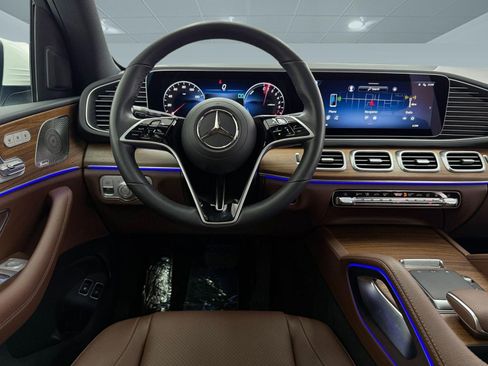 Used 2025 Mercedes-Benz GLE 450e 4MATIC w/ Winter Package image 25