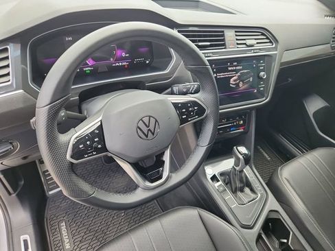 Used 2024 Volkswagen Tiguan SE R-Line FWD image 10