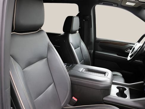 Used 2021 Chevrolet Suburban Premier w/ Premium Package RWD image 24