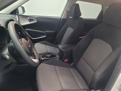 Used 2022 Kia Soul LX w/ Technology Package image 17