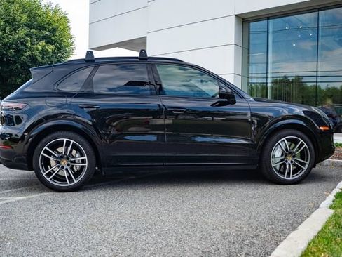 Used 2022 Porsche Cayenne Turbo AWD/4WD image 21