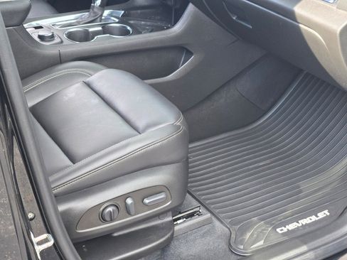 Used 2023 Chevrolet Traverse LT image 7