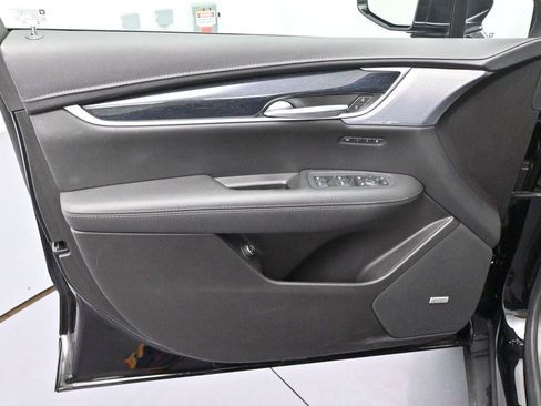Used 2025 Cadillac XT5 Premium Luxury AWD/4WD image 11