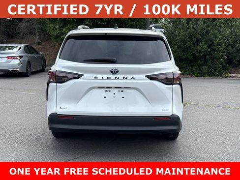 Used 2025 Toyota Sienna XLE FWD image 3