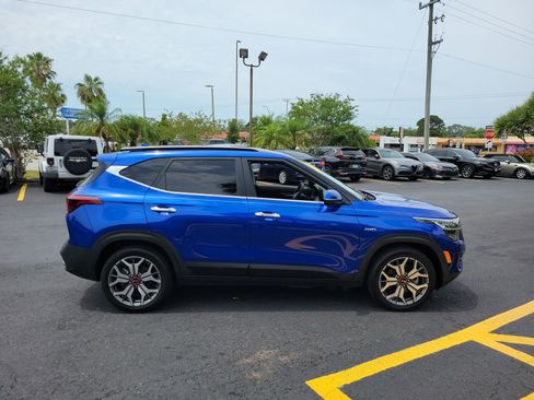 Used 2021 Kia Seltos SX w/ SX Sunroof Package AWD/4WD image 5