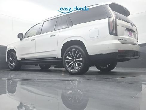 Used 2024 Cadillac Escalade ESV Sport w/ LPO, ONYX Package AWD/4WD image 32