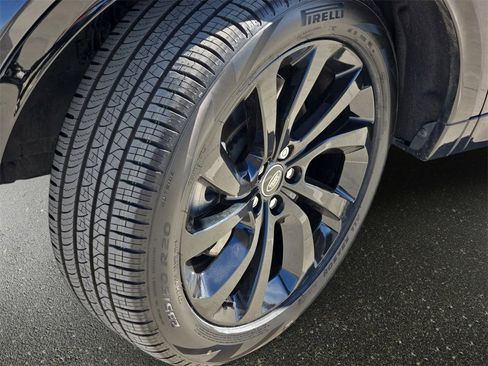 Certified 2025 Land Rover Discovery Sport Dynamic SE image 33