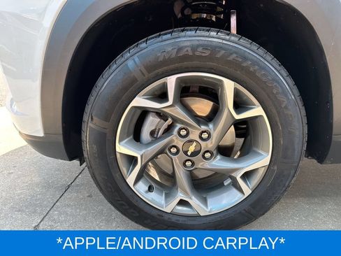 Used 2025 Chevrolet Trax LT FWD image 8
