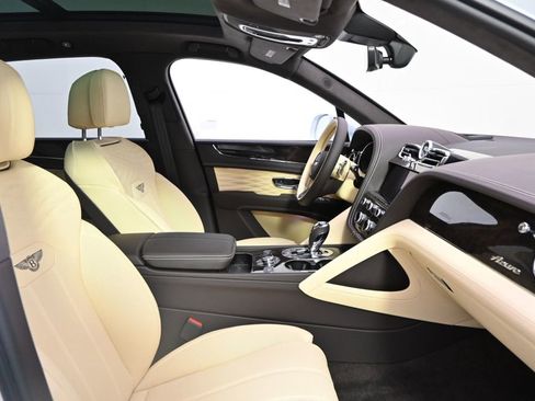 New 2025 Bentley Bentayga image 16
