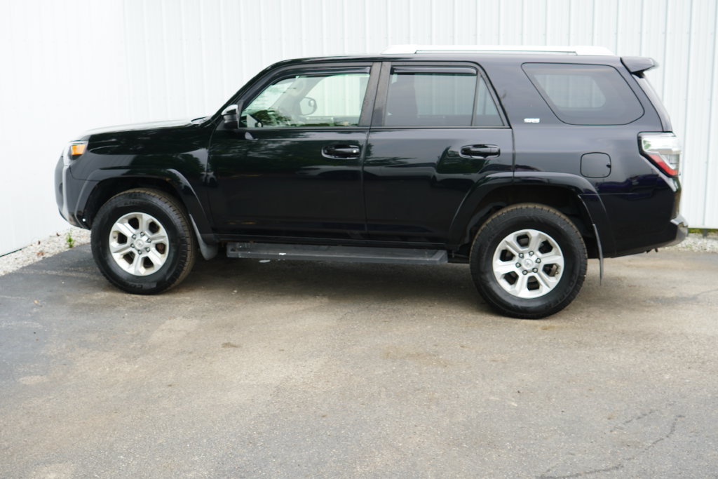 Used 2018 Toyota 4Runner SR5 AWD/4WD image 3