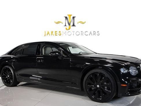 Used 2023 Bentley Flying Spur Azure image 14