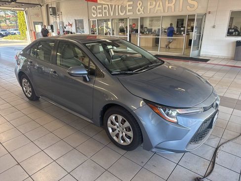 Used 2020 Toyota Corolla LE image 1