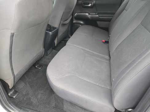 Used 2017 Toyota Tacoma TRD Off-Road image 15