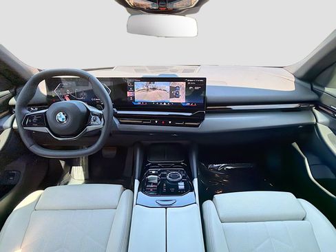 Used 2025 BMW 530i w/ M Sport Package image 18