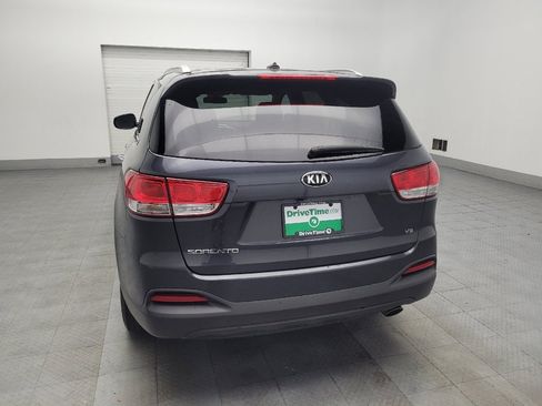 Used 2017 Kia Sorento LX image 6