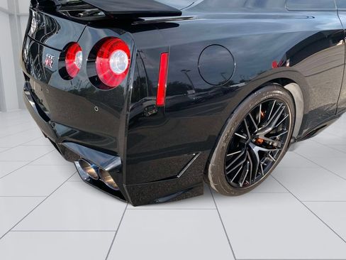 Used 2024 Nissan GT-R Premium w/ Floor Mat Package AWD/4WD image 19