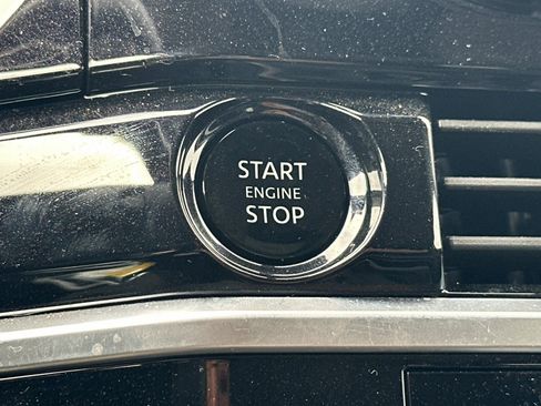 Certified 2025 Nissan Pathfinder SV image 35