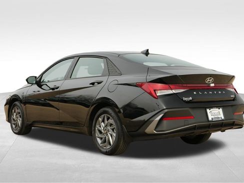 Certified 2025 Hyundai Elantra Blue image 6