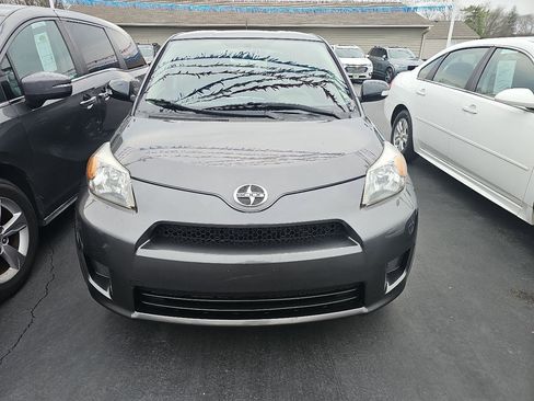 Used 2014 Scion xD image 2