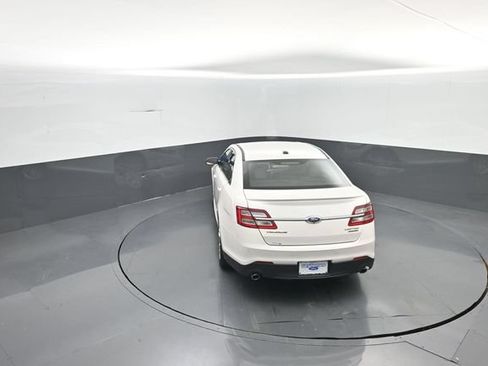 Used 2018 Ford Taurus Limited FWD image 31