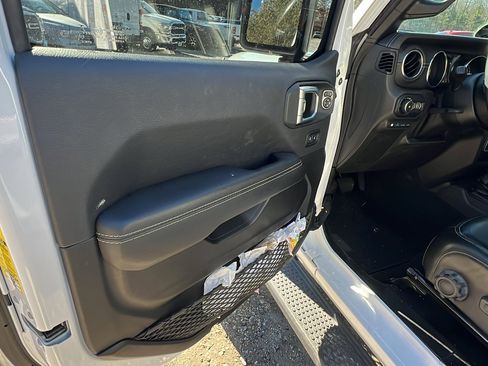 Used 2021 Jeep Wrangler Unlimited Sahara w/ Cold Weather Group image 14