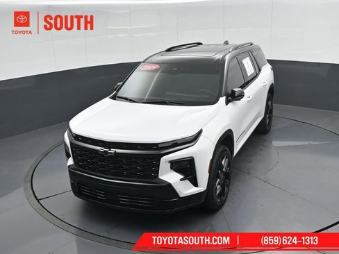 Used 2024 Chevrolet Traverse RS image 43
