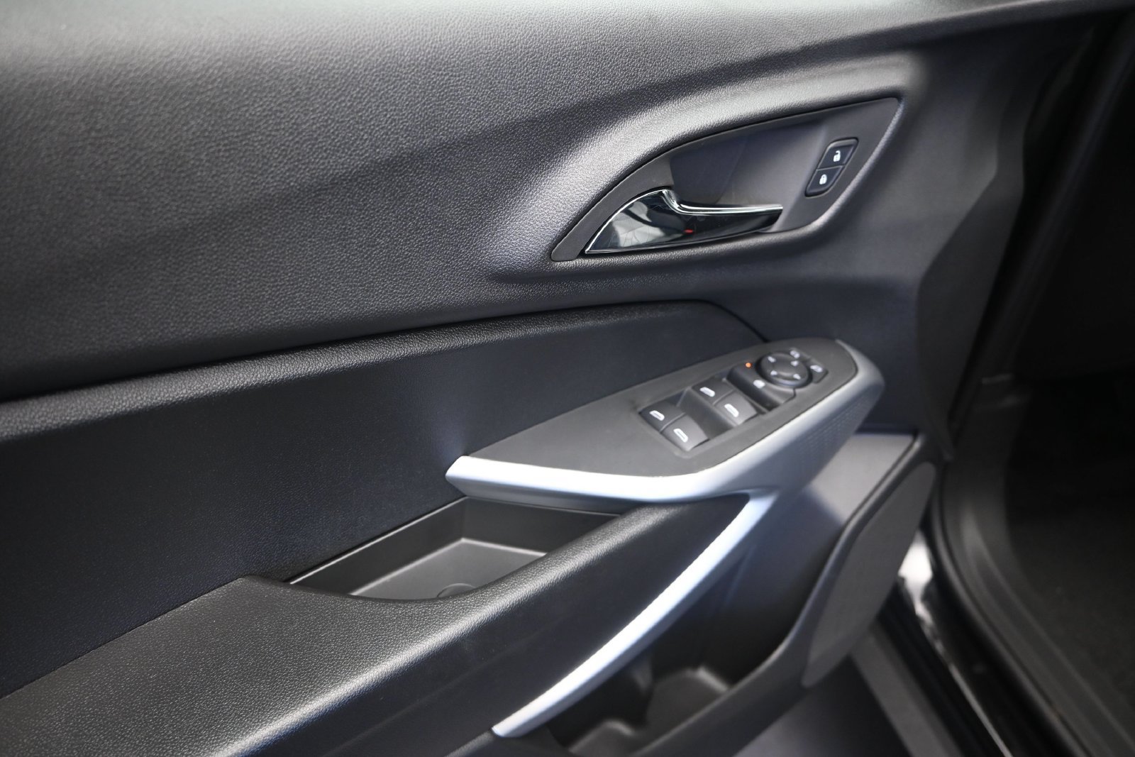 New 2026 Chevrolet Trax LS w/ LS Convenience Package FWD image 11