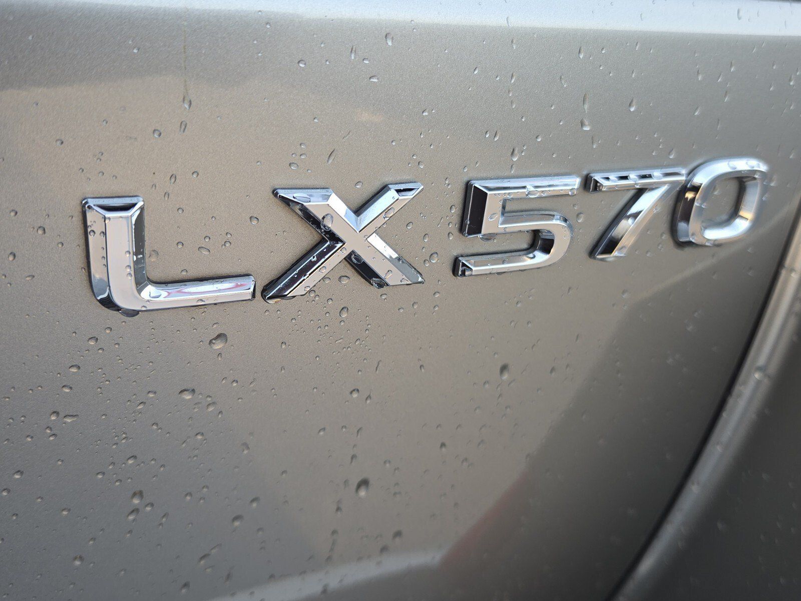 Used 2021 Lexus LX 570 4WD w/ Luxury Package image 9