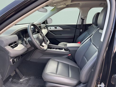Used 2026 Ford Explorer Active w/ Active Comfort Package AWD/4WD image 4