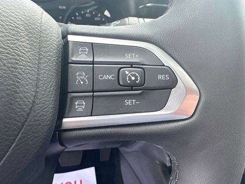 Used 2025 Jeep Compass Limited AWD/4WD image 19