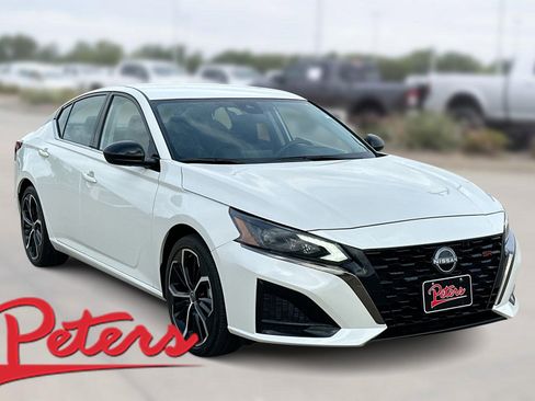 Used 2024 Nissan Altima 2.5 SR FWD image 1