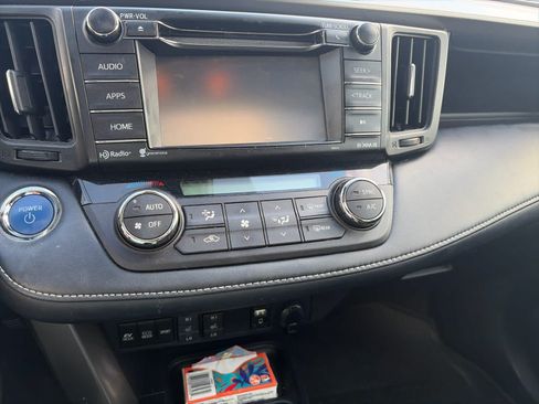 Used 2018 Toyota RAV4 XLE AWD/4WD image 8