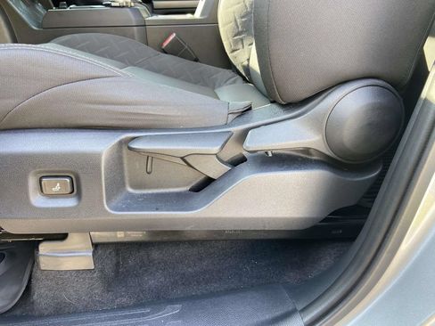 Used 2025 Toyota Tacoma SR5 AWD/4WD image 15