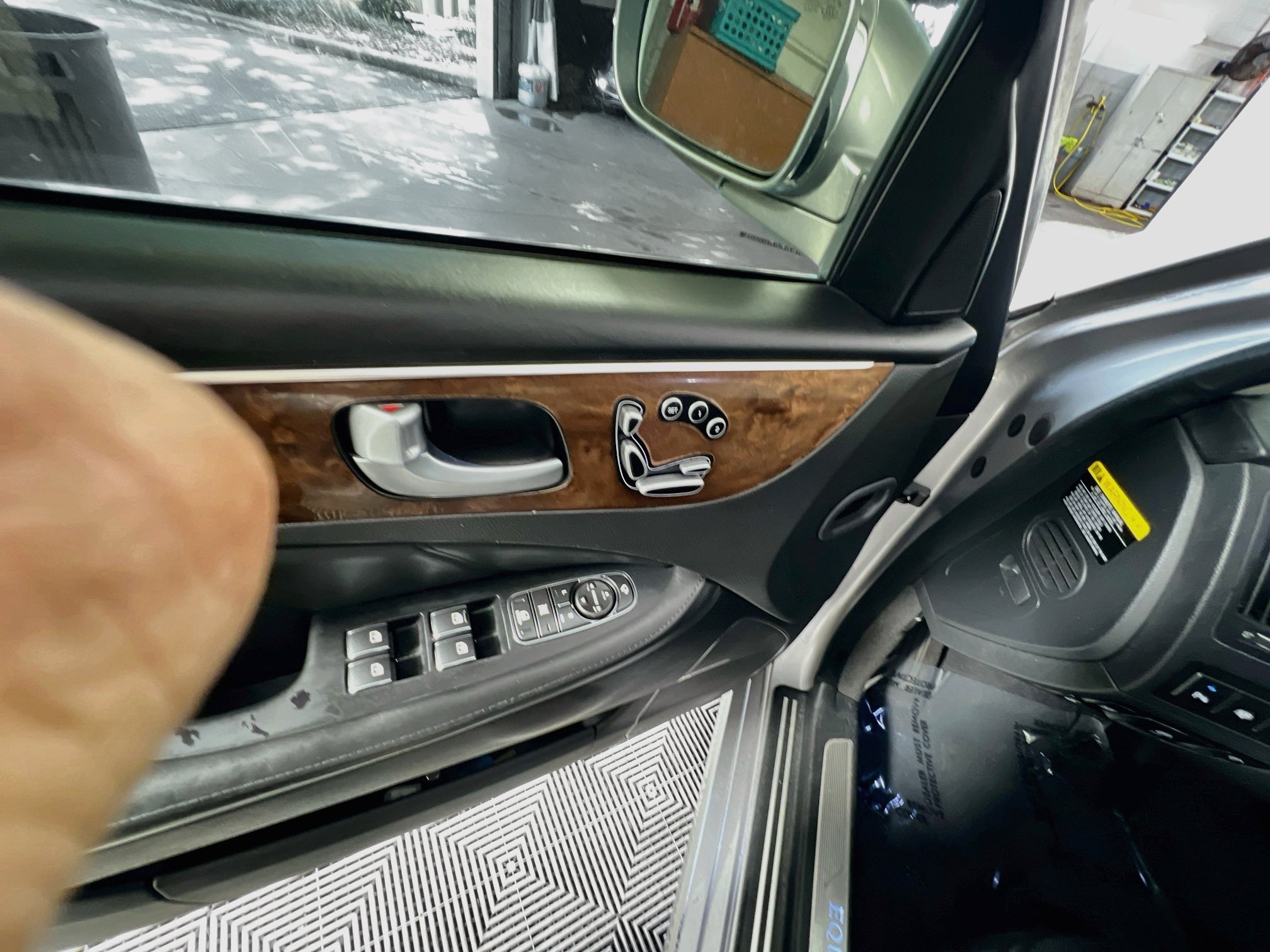 Used 2013 Hyundai Equus Signature RWD image 16
