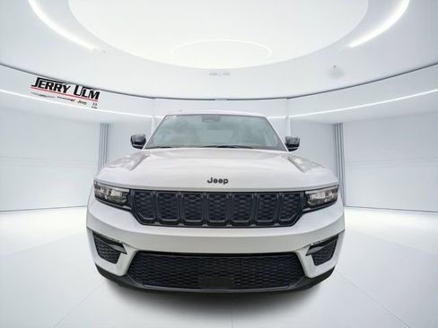 New 2025 Jeep Grand Cherokee Limited w/ Black Appearance Package image 7