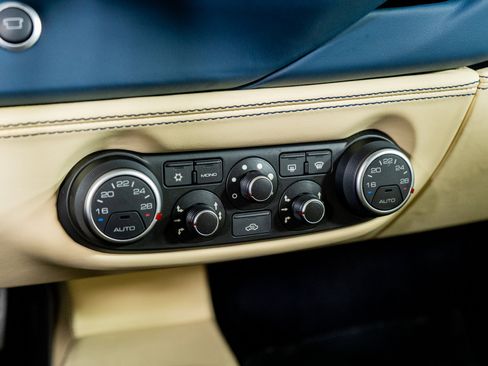 Used 2019 Ferrari 488 Spider image 36