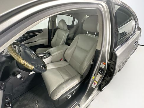 Used 2017 Lexus LS 460 w/ Ultra Luxury Package RWD image 13