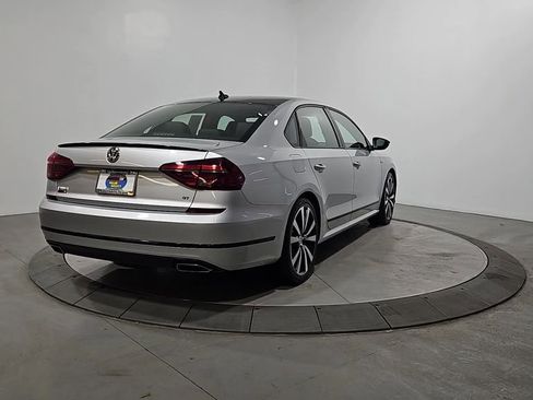 Used 2018 Volkswagen Passat 3.6 image 5