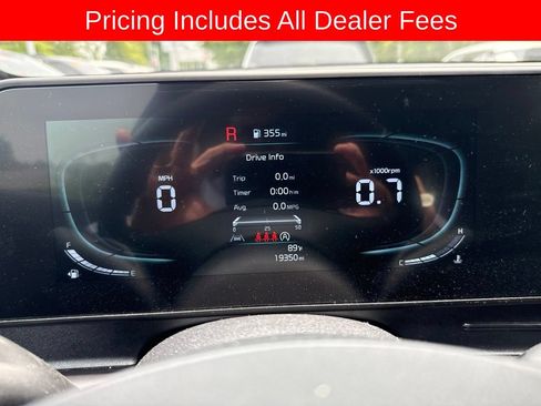 Used 2025 Kia Sportage EX FWD image 6