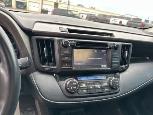 Used 2018 Toyota RAV4 XLE AWD/4WD image 8