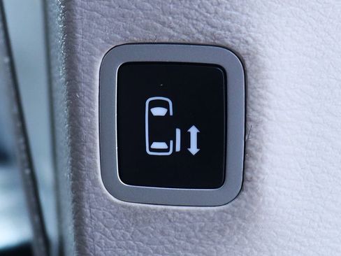 Used 2021 Chrysler Voyager Lxi image 26