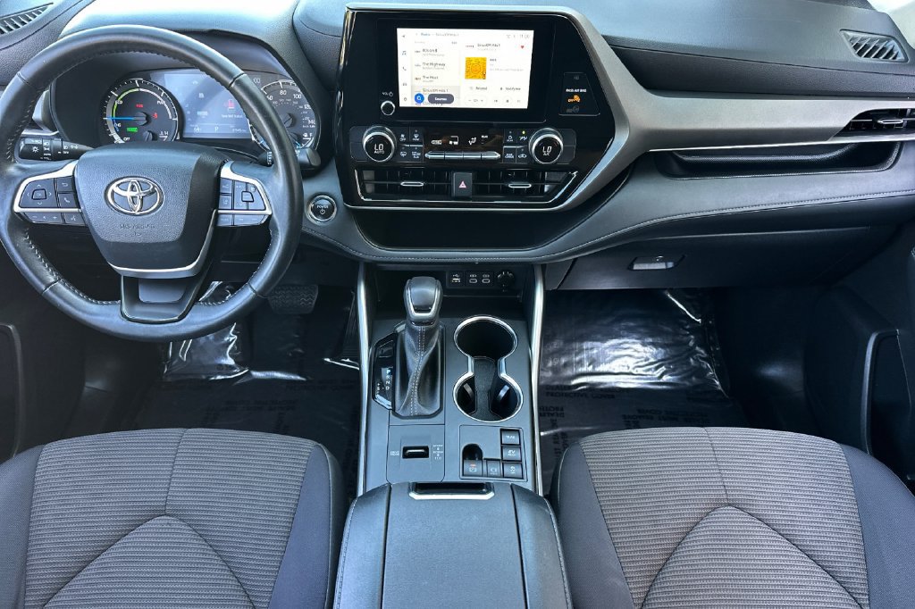 Used 2023 Toyota Highlander LE AWD/4WD image 15