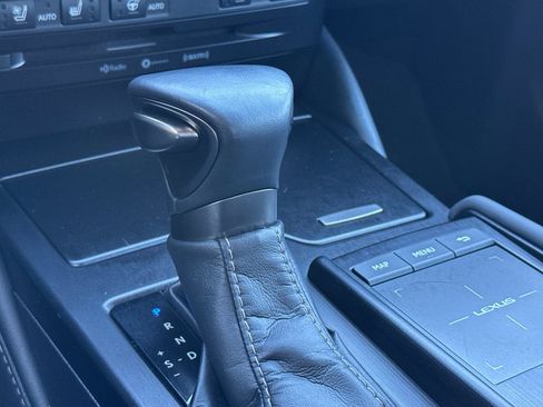 Used 2020 Lexus ES 300h w/ Premium Package image 25