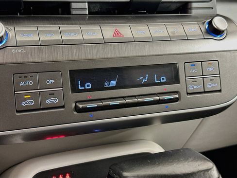 Used 2025 Hyundai Kona SEL FWD image 23