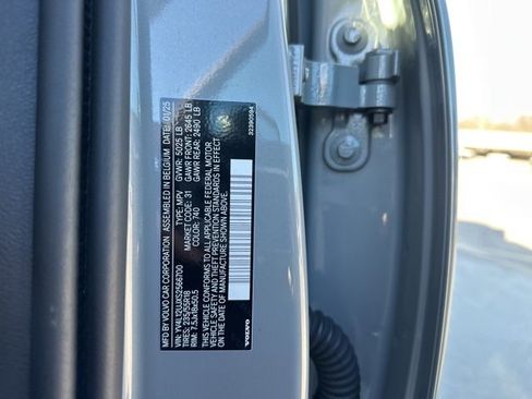 Certified 2025 Volvo XC40 B5 Core image 33