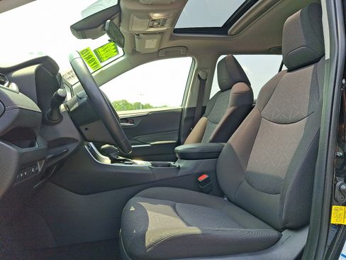 Certified 2022 Toyota RAV4 XLE w/ Convenience Package image 13