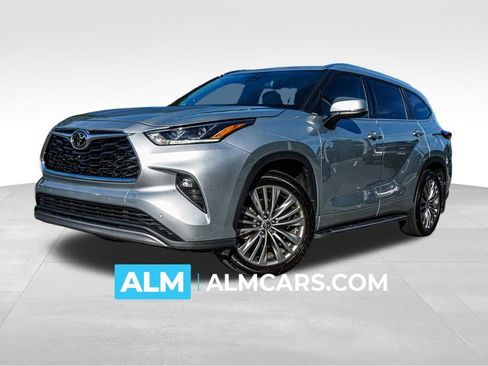 Used 2021 Toyota Highlander Platinum AWD/4WD image 1