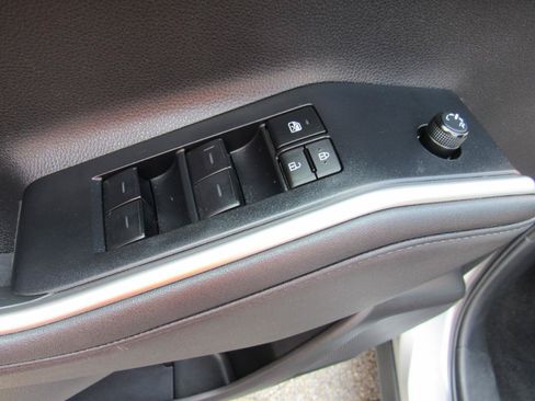 Used 2024 Toyota Highlander XSE FWD image 15