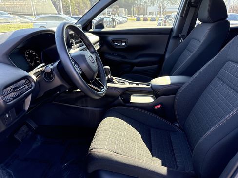 Used 2025 Honda HR-V Sport image 16